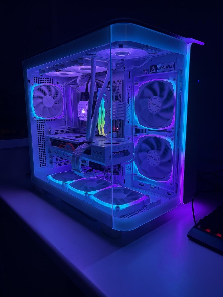 EVGA GeForce RTX 3090 Ti custom PC build with white RGB lighting and live temperature display